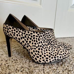 ANN TAYLOR, black & tan animal print booties, size 8.